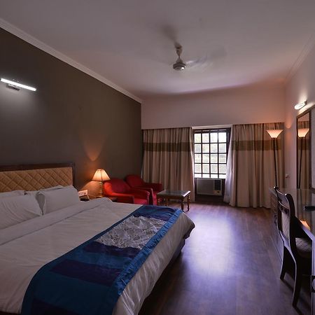 Hotel North Park Панчкула Екстериор снимка