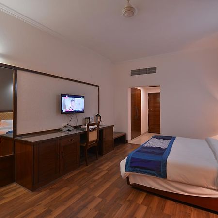Hotel North Park Панчкула Екстериор снимка