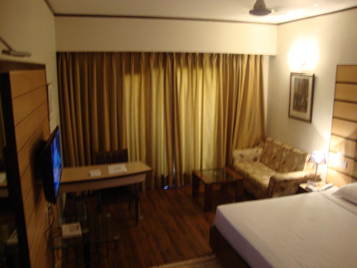 Hotel North Park Панчкула Екстериор снимка