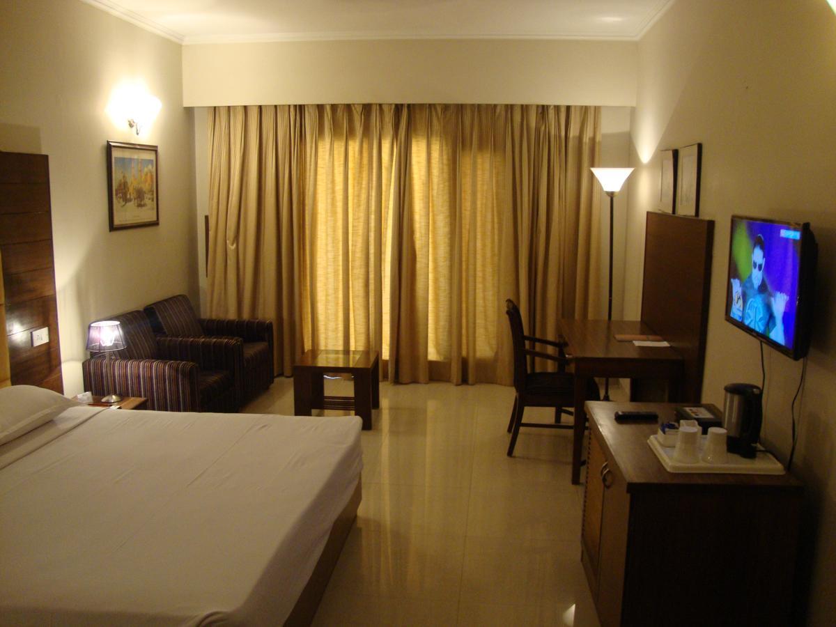 Hotel North Park Панчкула Екстериор снимка