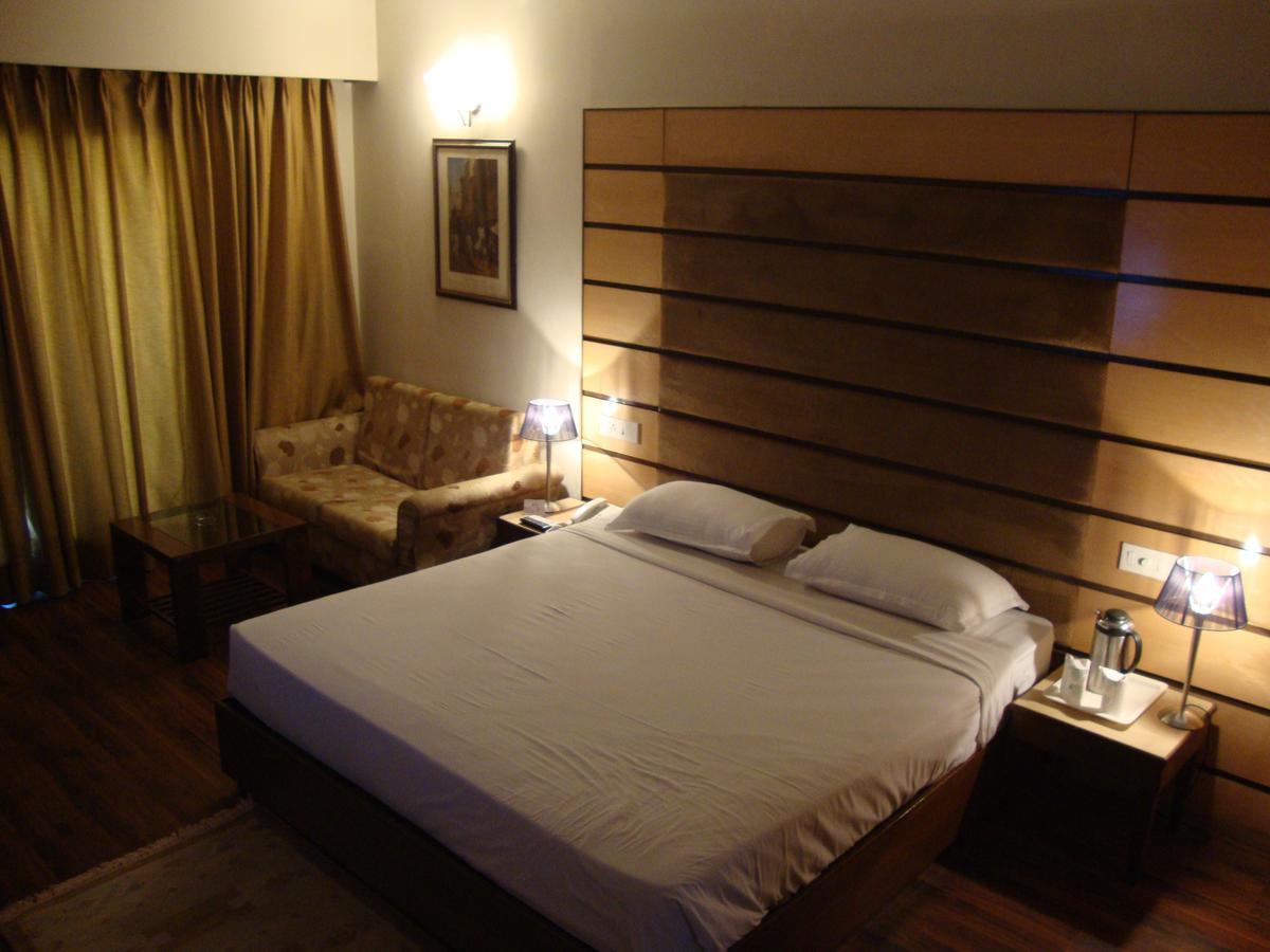 Hotel North Park Панчкула Екстериор снимка