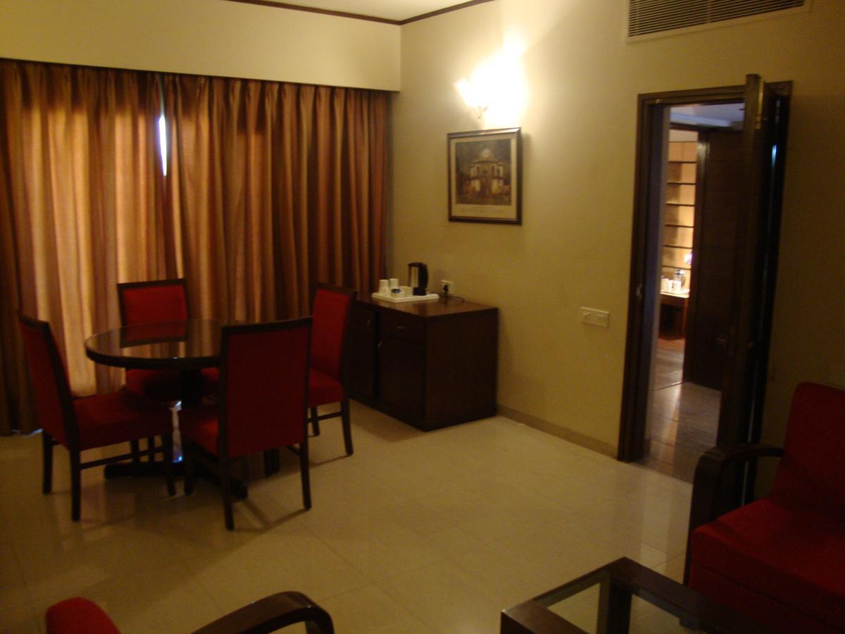 Hotel North Park Панчкула Екстериор снимка