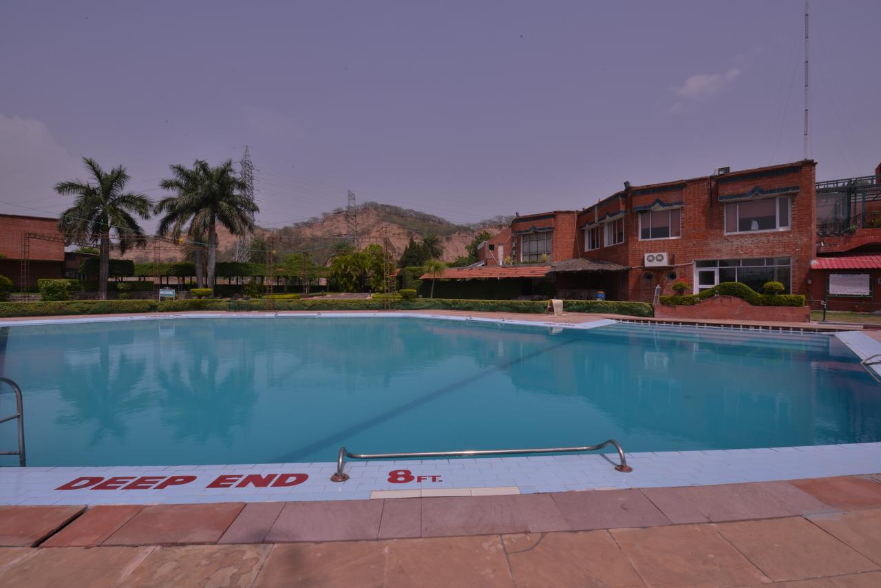 Hotel North Park Панчкула Екстериор снимка